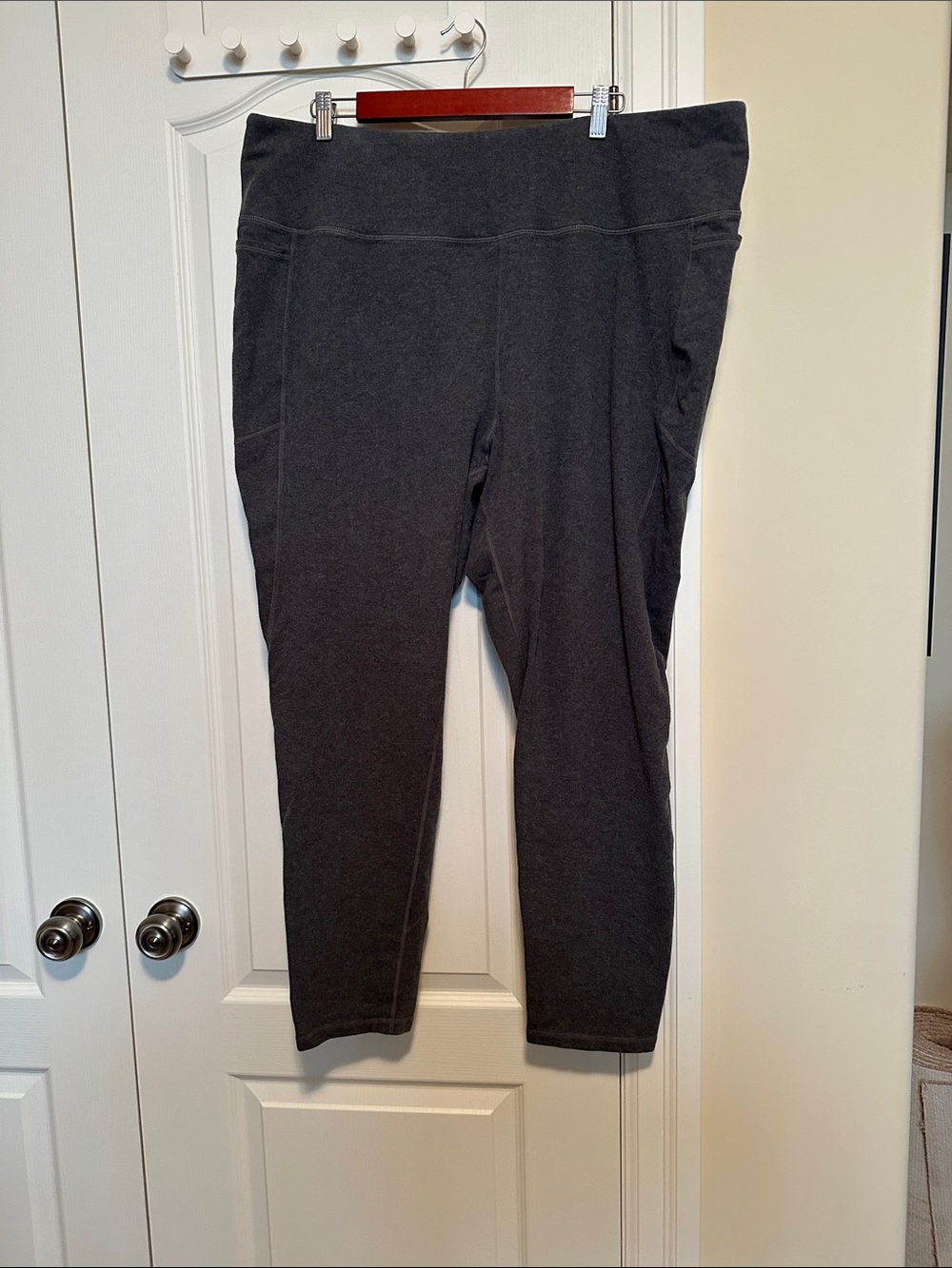 Penningtons - Dark Grey High-Rise Capri Leggings